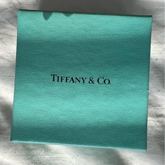 RARE find Authentic Tiffany & Co. silver key heart pendant with beaded necklace - Picture 3 of 8